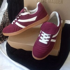 🆕 Steve Madden Burgundy Suede Sneakers with White Stripes